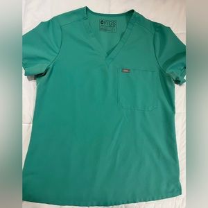 Figs Catarina™ One-Pocket Scrub Top surgical green
